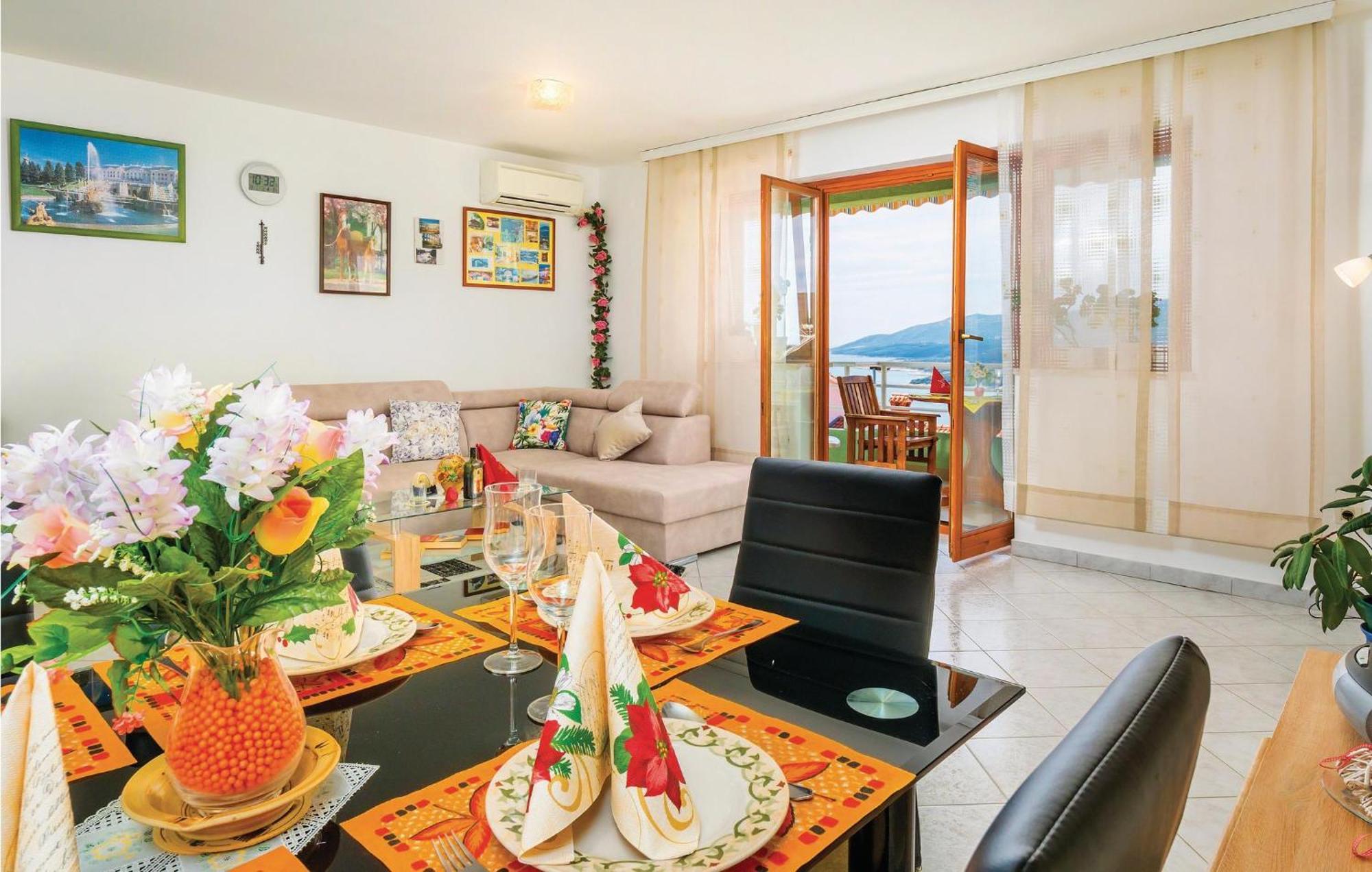 2 Bedroom Gorgeous Apartment In Rabac Εξωτερικό φωτογραφία