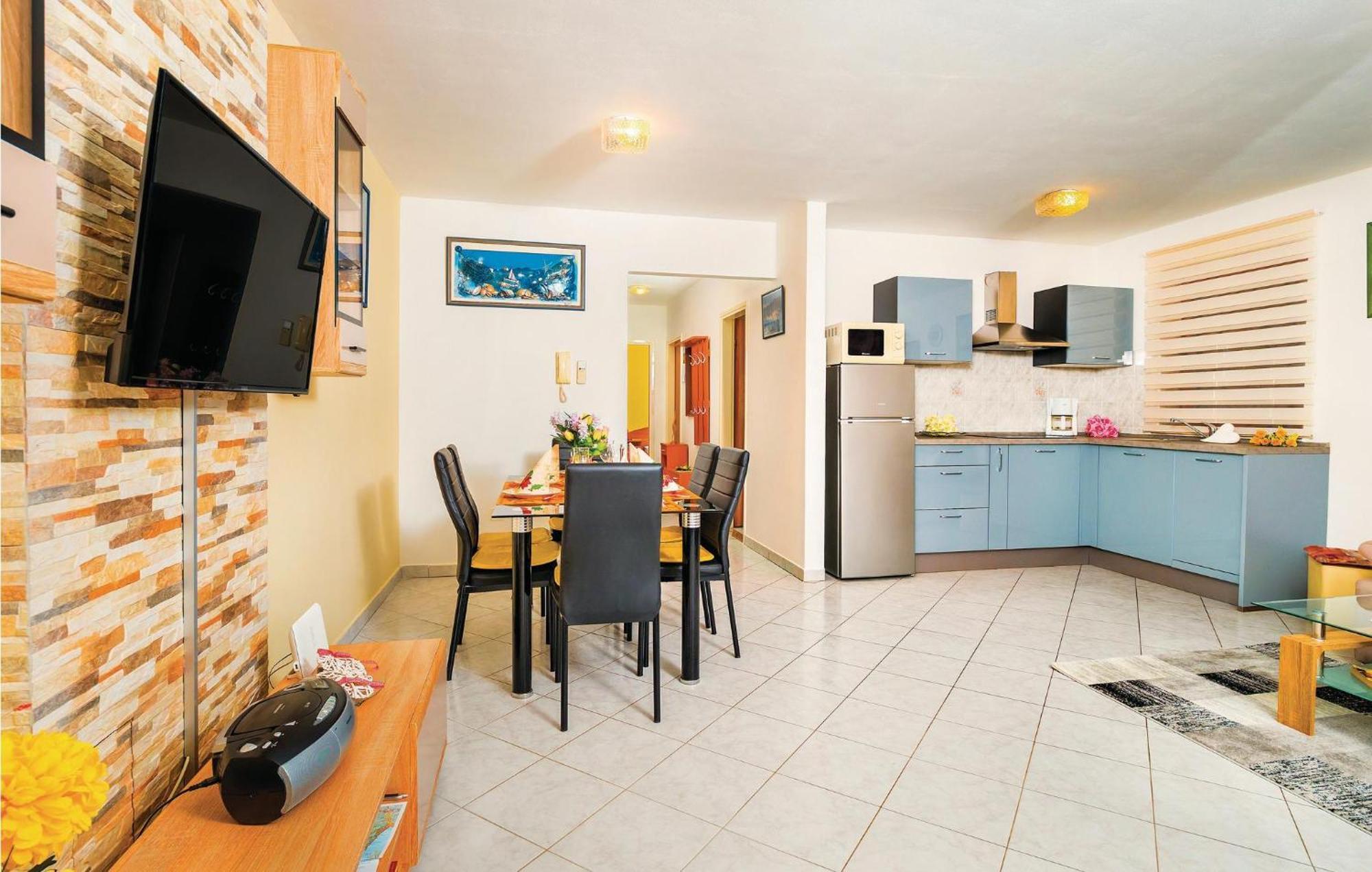 2 Bedroom Gorgeous Apartment In Rabac Εξωτερικό φωτογραφία